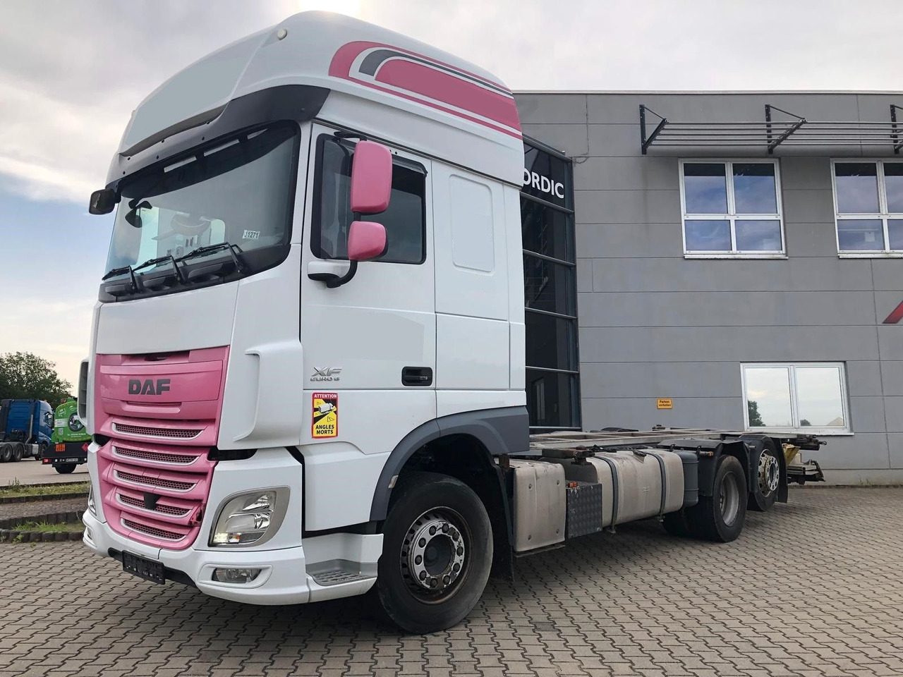 DAF XF460SSC Lenk/Lift*LBW*Standkl*Mega*NeueKuppl. - Kamion za prevoz kontejnera/ Kamion sa promenjivim sandukom: slika 3 DAF XF460SSC Lenk/Lift*LBW*Standkl*Mega*NeueKuppl. - Kamion za prevoz kontejnera/ Kamion sa promenjivim sandukom: slika 3