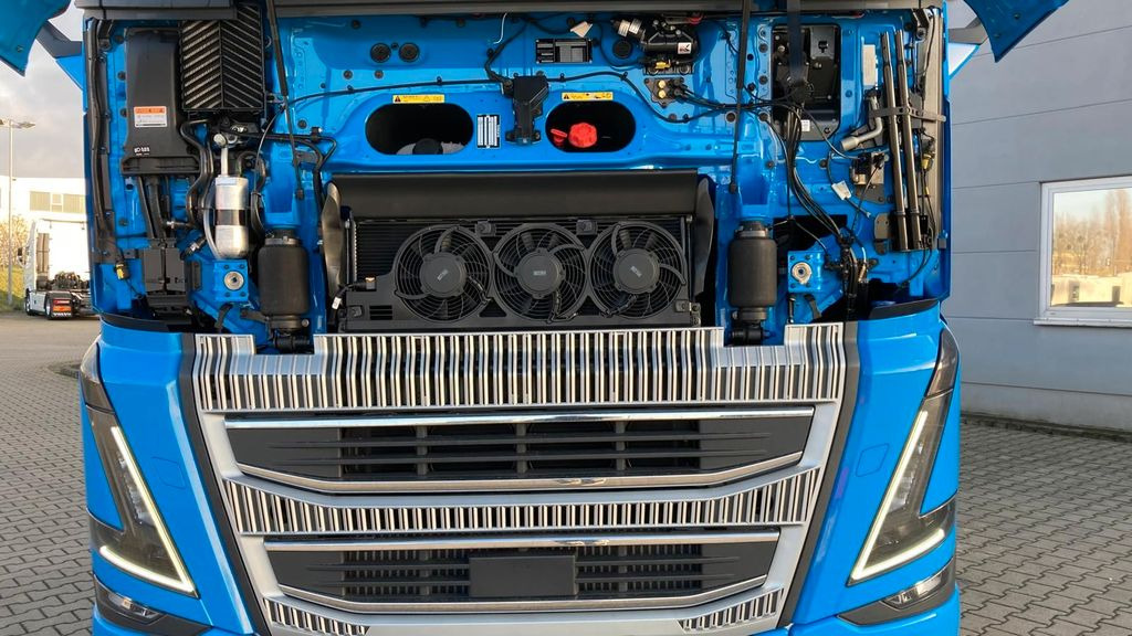 Volvo FH16 750 XL 8x4 Tridem*100T*Kriechgänge*Retarder - Tegljač: slika 5 Volvo FH16 750 XL 8x4 Tridem*100T*Kriechgänge*Retarder - Tegljač: slika 5
