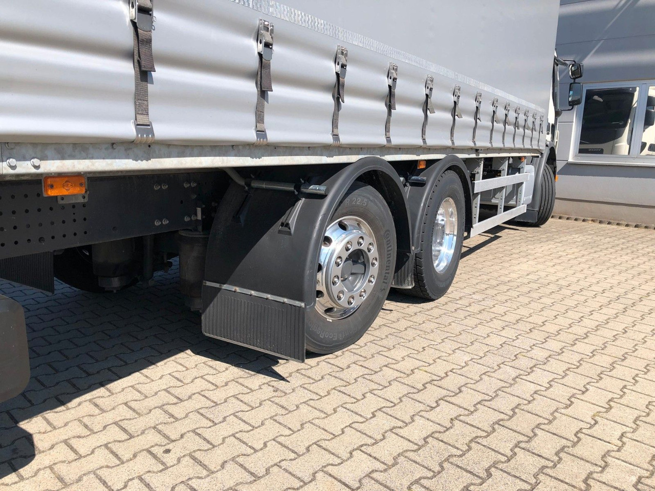 Volvo FE 350 6x2 Lenkachse*ALU*LBW*EDSCHA - Kamion sa ceradom: slika 4 Volvo FE 350 6x2 Lenkachse*ALU*LBW*EDSCHA - Kamion sa ceradom: slika 4