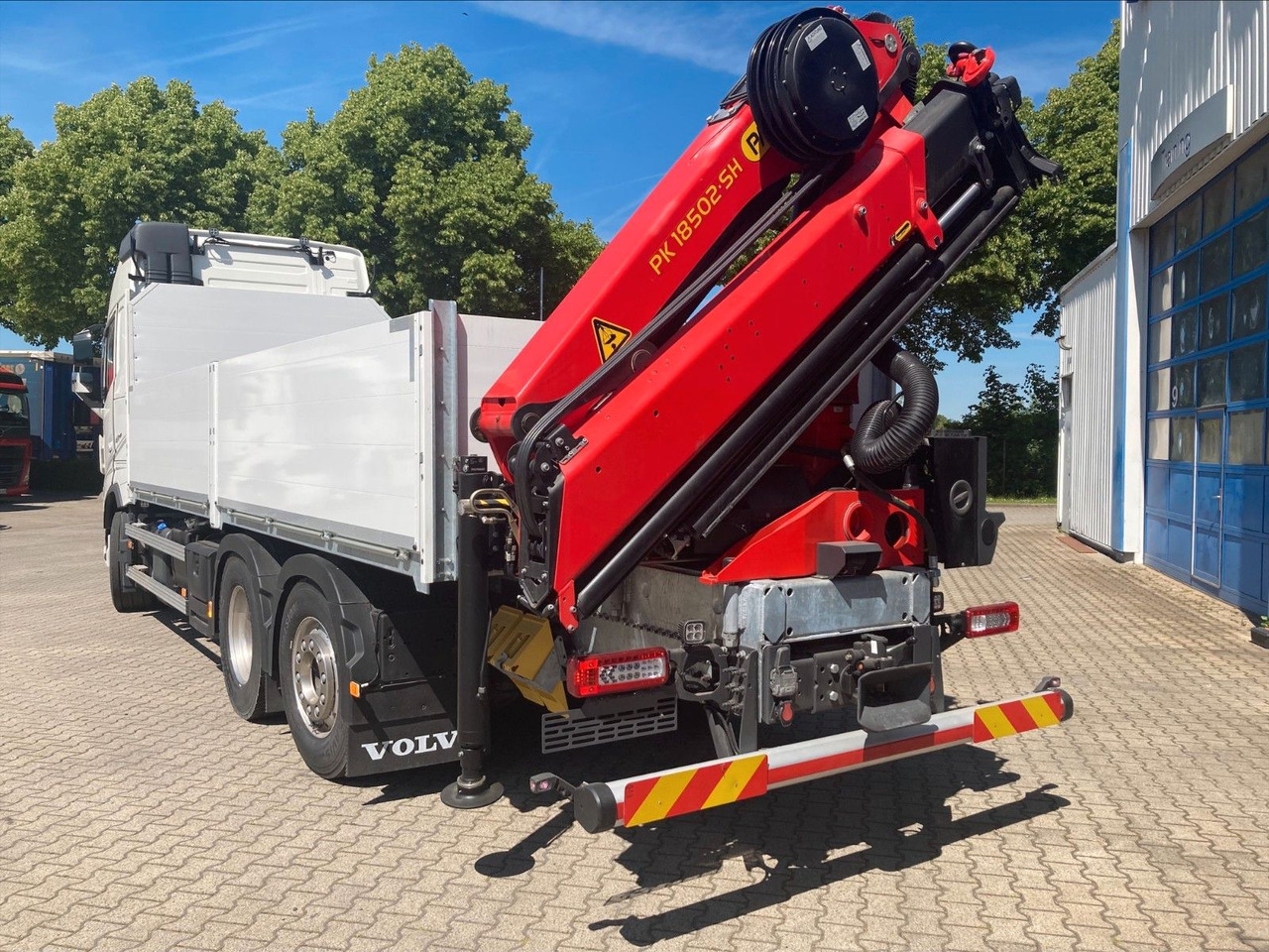 Volvo FH 6x2 R NLA Luftfederung - Kamion sa tovarnim sandukom, Kamion sa dizalicom: slika 4 Volvo FH 6x2 R NLA Luftfederung - Kamion sa tovarnim sandukom, Kamion sa dizalicom: slika 4
