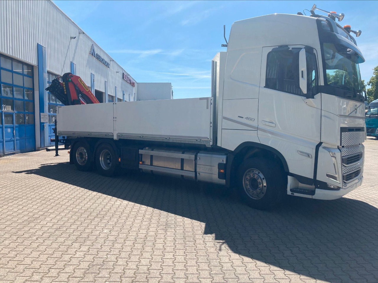 Volvo FH 6x2 R NLA Luftfederung - Kamion sa tovarnim sandukom, Kamion sa dizalicom: slika 1 Volvo FH 6x2 R NLA Luftfederung - Kamion sa tovarnim sandukom, Kamion sa dizalicom: slika 1