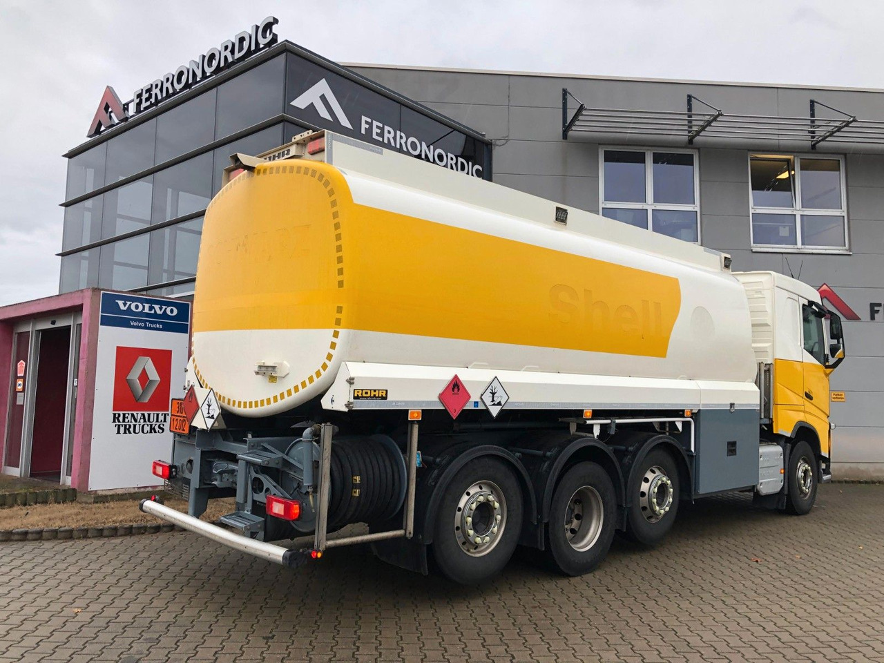 Volvo FH420 Tridem*ADR*3 Kammern 26700LT*ROHR*Sening - Kamion cisterna: slika 2 Volvo FH420 Tridem*ADR*3 Kammern 26700LT*ROHR*Sening - Kamion cisterna: slika 2