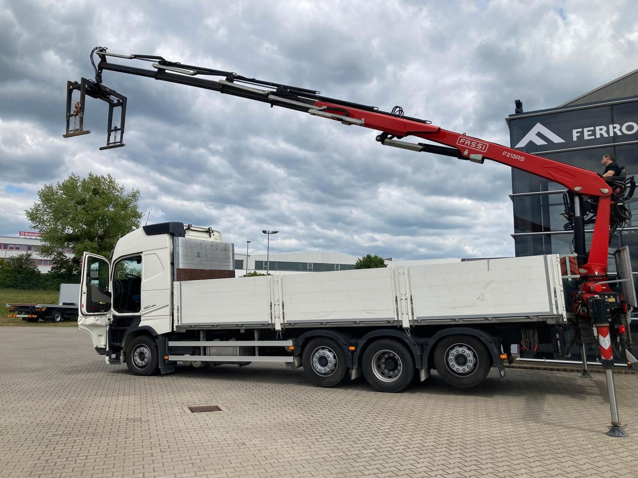 Kamion sa dizalicom Volvo FH460 8x2 TRIDEM VLA&NLA gelenkt*FASSI F215AS.24: slika 10
