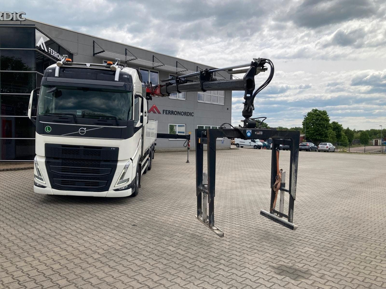 Volvo FH460 8x2 TRIDEM VLA&NLA gelenkt*FASSI F215AS.24 - Kamion sa dizalicom: slika 5 Volvo FH460 8x2 TRIDEM VLA&NLA gelenkt*FASSI F215AS.24 - Kamion sa dizalicom: slika 5
