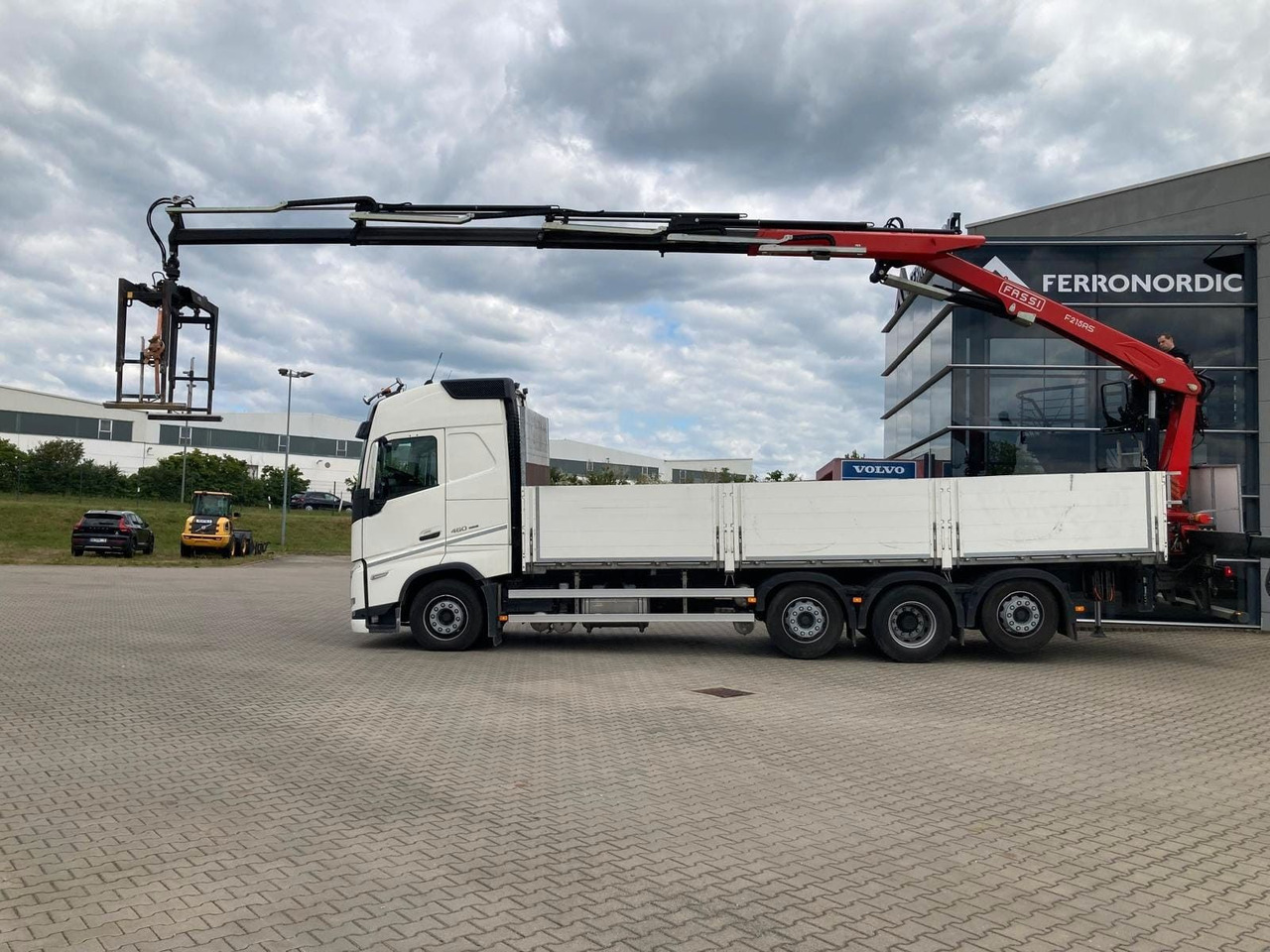 Volvo FH460 8x2 TRIDEM VLA&NLA gelenkt*FASSI F215AS.24 - Kamion sa dizalicom: slika 1 Volvo FH460 8x2 TRIDEM VLA&NLA gelenkt*FASSI F215AS.24 - Kamion sa dizalicom: slika 1
