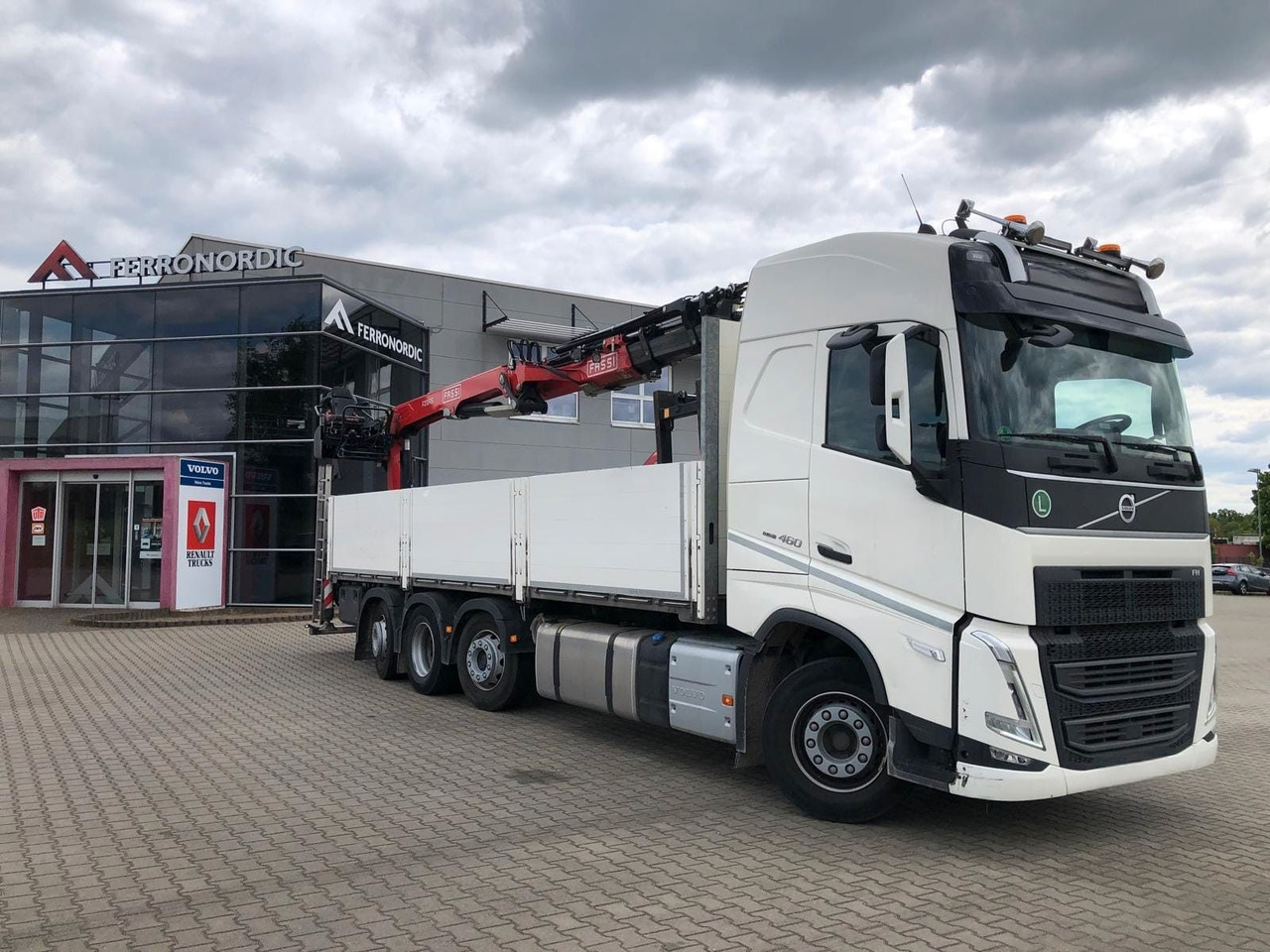 Volvo FH460 8x2 TRIDEM VLA&NLA gelenkt*FASSI F215AS.24 - Kamion sa dizalicom: slika 3 Volvo FH460 8x2 TRIDEM VLA&NLA gelenkt*FASSI F215AS.24 - Kamion sa dizalicom: slika 3