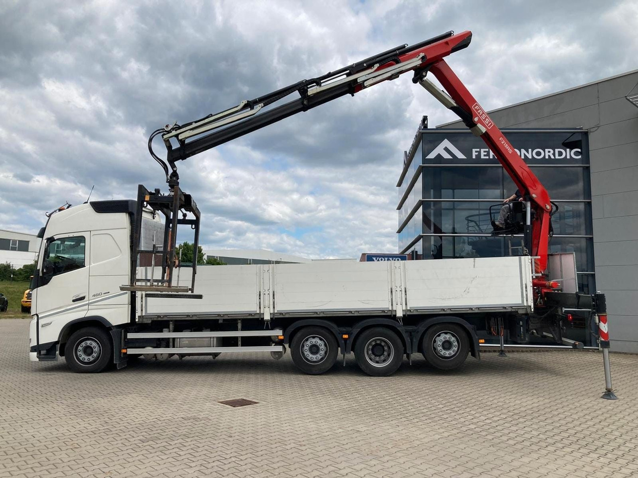 Volvo FH460 8x2 TRIDEM VLA&NLA gelenkt*FASSI F215AS.24 - Kamion sa dizalicom: slika 4 Volvo FH460 8x2 TRIDEM VLA&NLA gelenkt*FASSI F215AS.24 - Kamion sa dizalicom: slika 4