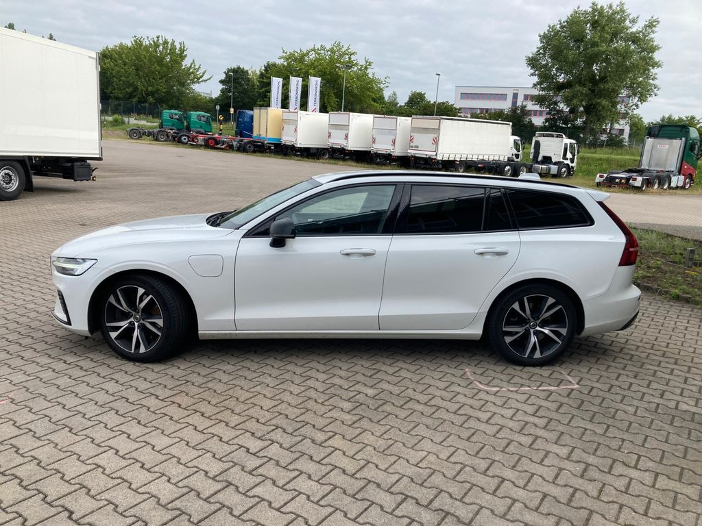 Volvo V60 T6 AWD R-Design Expression Recharge Plug-In Volvo V60 T6 AWD R-Design Expression Recharge Plug-In - Karavan: slika 2 Volvo V60 T6 AWD R-Design Expression Recharge Plug-In Volvo V60 T6 AWD R-Design Expression Recharge Plug-In - Karavan: slika 2