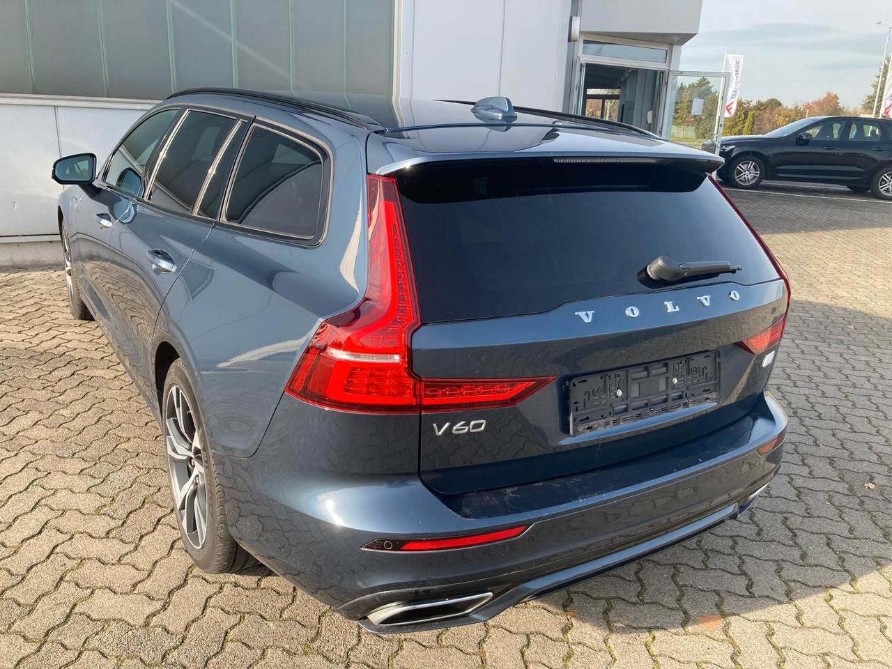 Volvo V60 T8 R Design Recharge Plug-In Hybrid AWD - Karavan: slika 5 Volvo V60 T8 R Design Recharge Plug-In Hybrid AWD - Karavan: slika 5