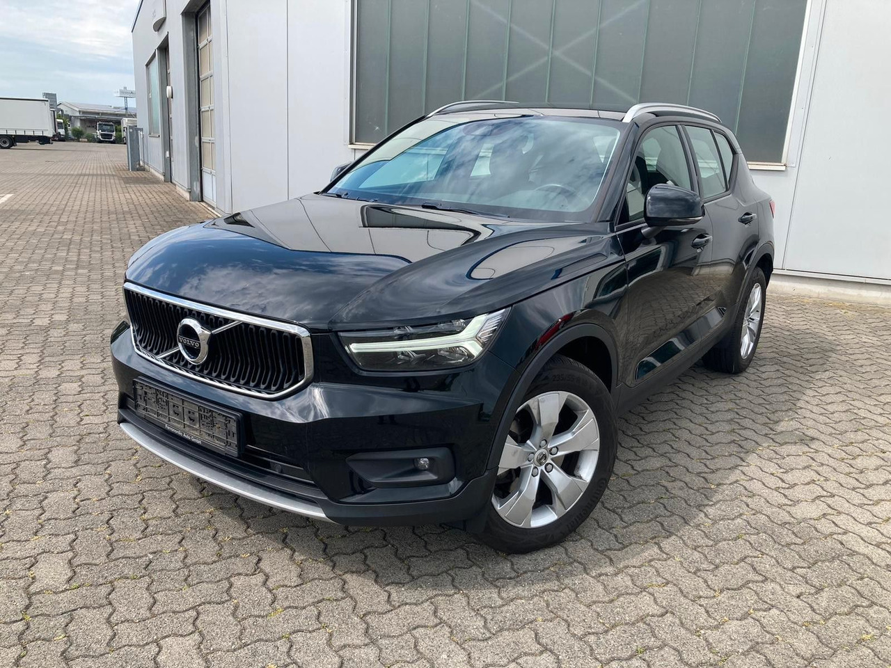 Volvo XC 40 D3 Momentum Pro AWD - SUVSUV: slika 1 Volvo XC 40 D3 Momentum Pro AWD - SUVSUV: slika 1