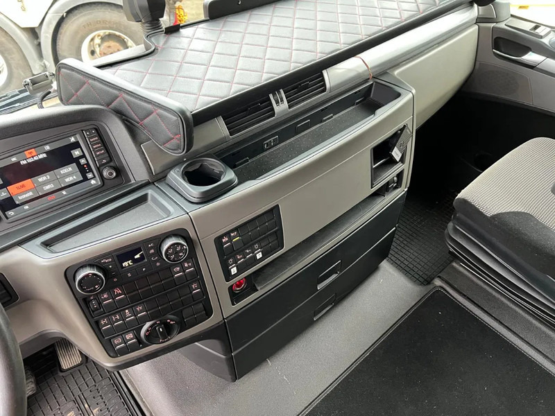 Tegljač MAN TGX 33.640 6x4 BBS: slika 8