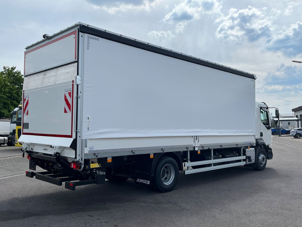 Volvo FL 14.245 Junge Schiebeplanenaufbau LBW - Kamion sa ceradom: slika 5 Volvo FL 14.245 Junge Schiebeplanenaufbau LBW - Kamion sa ceradom: slika 5