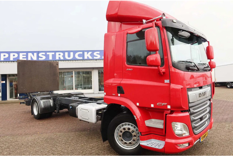 DAF CF 290 FA Chassis + 2500 KG Dhollandia laadklep - Kamion sa golom šasijom i zatvorenom kabinom: slika 2 DAF CF 290 FA Chassis + 2500 KG Dhollandia laadklep - Kamion sa golom šasijom i zatvorenom kabinom: slika 2