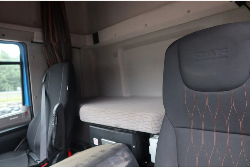 DAF CF 410 Bakwagen + Onderschuif klep - Kamion sa zatvorenim sandukom: slika 5 DAF CF 410 Bakwagen + Onderschuif klep - Kamion sa zatvorenim sandukom: slika 5