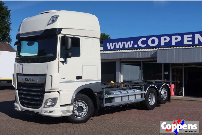 DAF XF 106.450 Wissellaadbaksysteem / Chassis - Kamion za prevoz kontejnera/ Kamion sa promenjivim sandukom: slika 1 DAF XF 106.450 Wissellaadbaksysteem / Chassis - Kamion za prevoz kontejnera/ Kamion sa promenjivim sandukom: slika 1