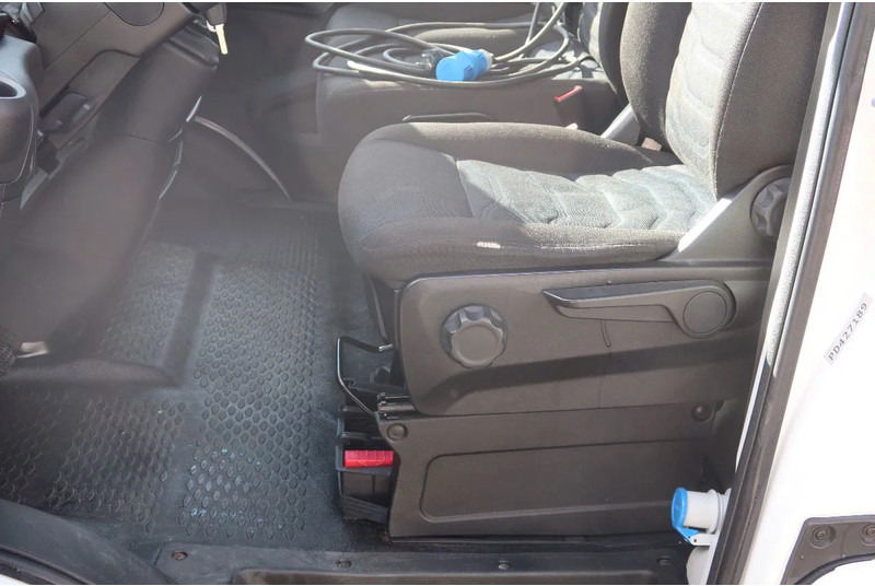 Iveco Daily 35S16 Iveco 35S16 L3/H2 Koel/Vries/ verwarmen Carrier Xarios 350 + 220 volt nacht aansluiting - Dostavno vozilo hladnjača: slika 5 Iveco Daily 35S16 Iveco 35S16 L3/H2 Koel/Vries/ verwarmen Carrier Xarios 350 + 220 volt nacht aansluiting - Dostavno vozilo hladnjača: slika 5