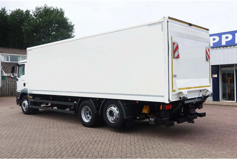 MAN 26.320 TGM Bak+Klep stuur lift as Bar klep 2.000 kg - Kamion sa zatvorenim sandukom: slika 3 MAN 26.320 TGM Bak+Klep stuur lift as Bar klep 2.000 kg - Kamion sa zatvorenim sandukom: slika 3