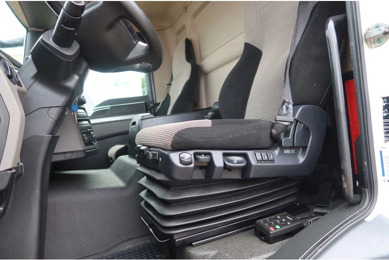 MAN 26.320 TGM Bak+Klep stuur lift as Bar klep 2.000 kg - Kamion sa zatvorenim sandukom: slika 5 MAN 26.320 TGM Bak+Klep stuur lift as Bar klep 2.000 kg - Kamion sa zatvorenim sandukom: slika 5