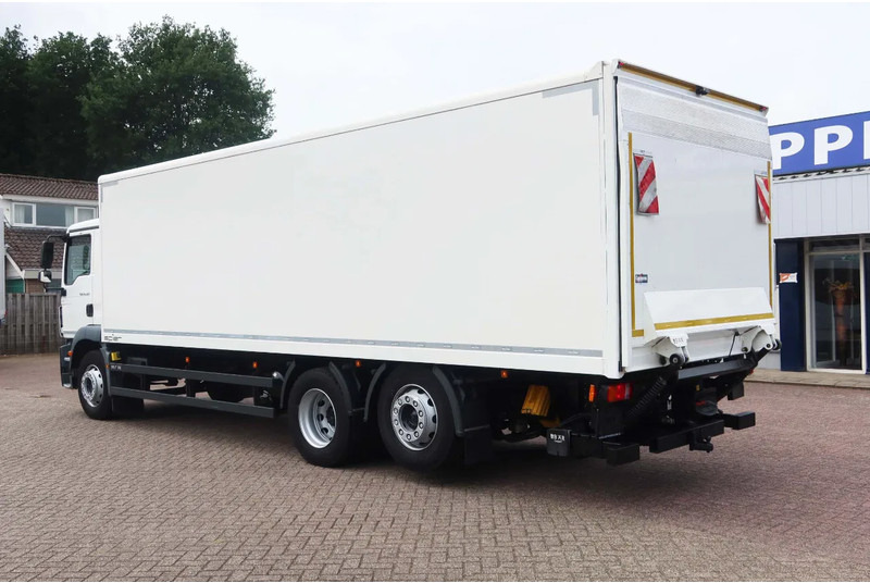 MAN 26.320 TGM Bak+Klep stuur lift as Bar klep 2.000 kg - Kamion sa zatvorenim sandukom: slika 3 MAN 26.320 TGM Bak+Klep stuur lift as Bar klep 2.000 kg - Kamion sa zatvorenim sandukom: slika 3