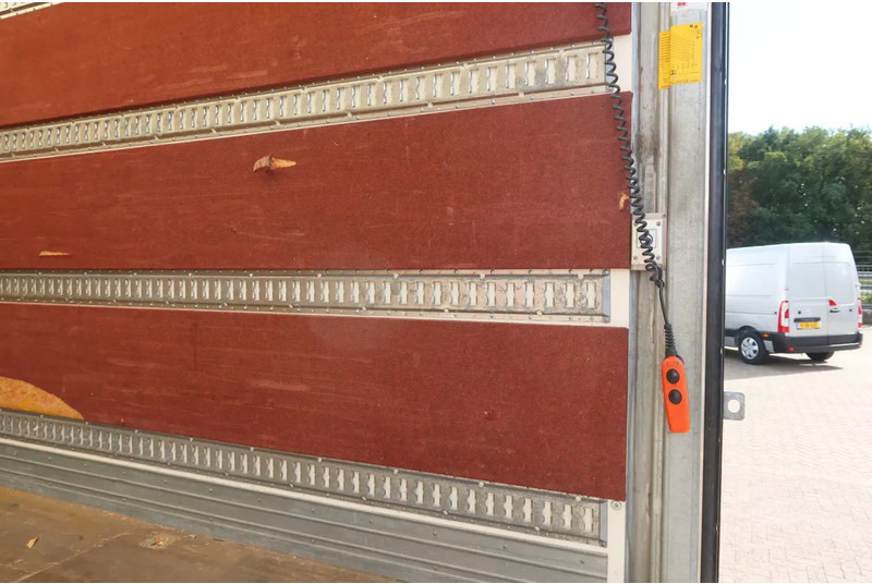 Kamion sa zatvorenim sandukom MAN TGL 12.250 Bakwagen + Laadklep DHollandia 2000 kg: slika 15