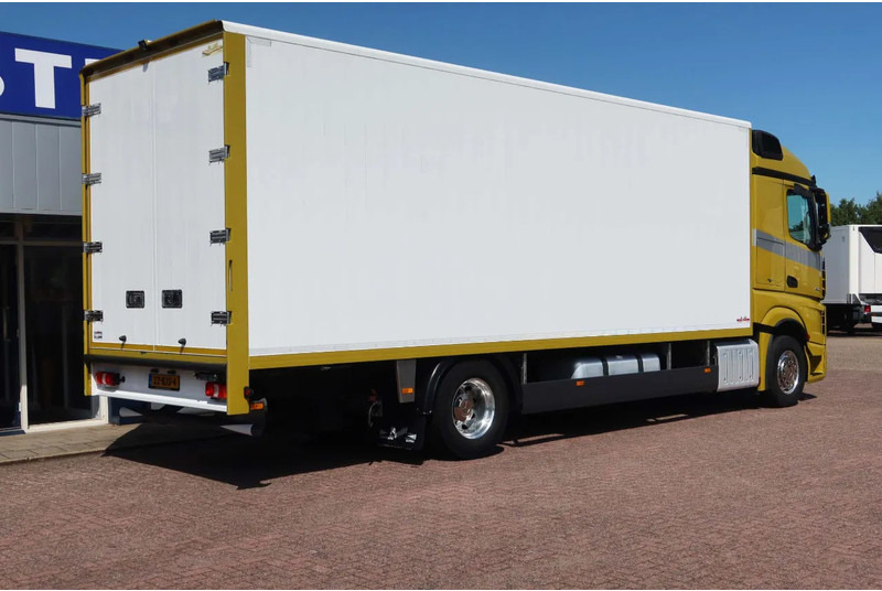 Mercedes-Benz Actros 1933 L Aluminium Bakwagen , Horse / tracing truck. Met deuren + 1 bed. - Kamion sa zatvorenim sandukom: slika 3 Mercedes-Benz Actros 1933 L Aluminium Bakwagen , Horse / tracing truck. Met deuren + 1 bed. - Kamion sa zatvorenim sandukom: slika 3