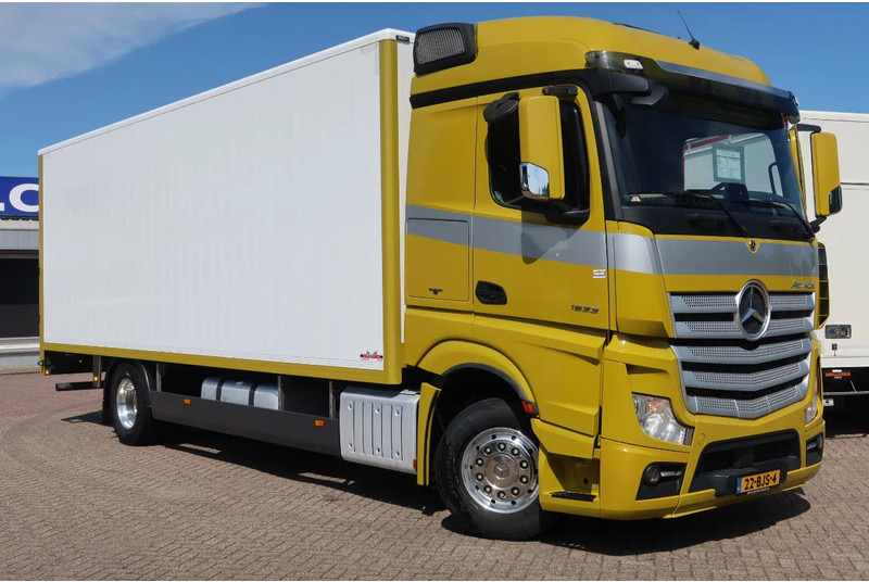 Mercedes-Benz Actros 1933 L Aluminium Bakwagen , Horse / tracing truck. Met deuren + 1 bed. - Kamion sa zatvorenim sandukom: slika 2 Mercedes-Benz Actros 1933 L Aluminium Bakwagen , Horse / tracing truck. Met deuren + 1 bed. - Kamion sa zatvorenim sandukom: slika 2