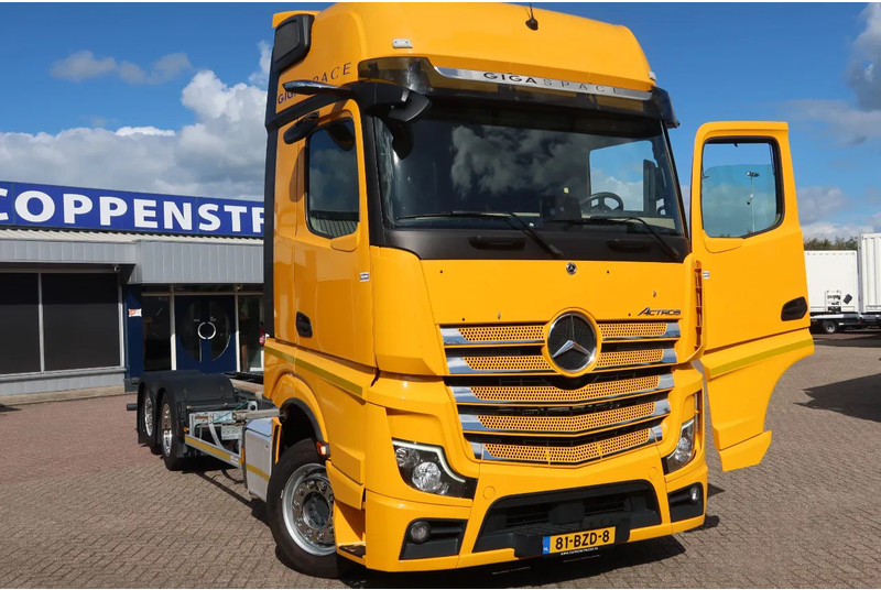 Mercedes-Benz Actros 2642 LL Giga Space Wisselbare opbouw/chassis cabine + lift as - Kamion za prevoz kontejnera/ Kamion sa promenjivim sandukom: slika 2 Mercedes-Benz Actros 2642 LL Giga Space Wisselbare opbouw/chassis cabine + lift as - Kamion za prevoz kontejnera/ Kamion sa promenjivim sandukom: slika 2