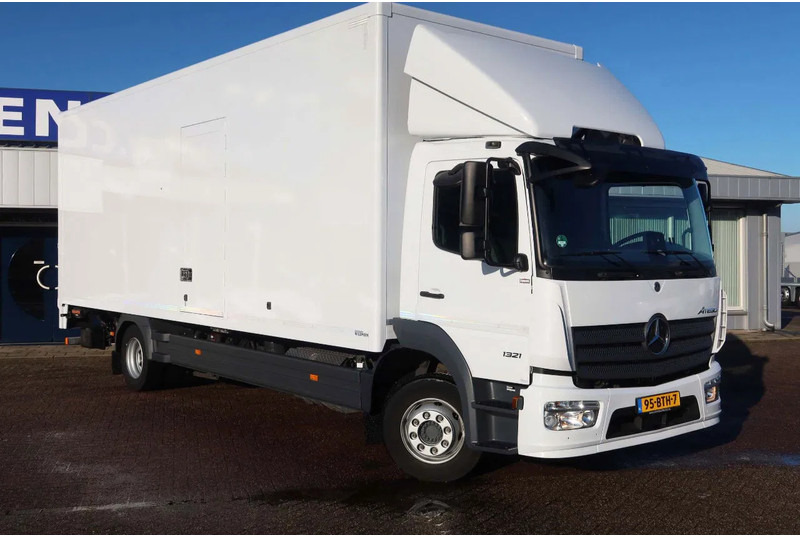 Mercedes-Benz Atego 1321L Bakwagen Laadklep 2000kg / 3 Stoelen!! - Kamion sa zatvorenim sandukom: slika 2 Mercedes-Benz Atego 1321L Bakwagen Laadklep 2000kg / 3 Stoelen!! - Kamion sa zatvorenim sandukom: slika 2