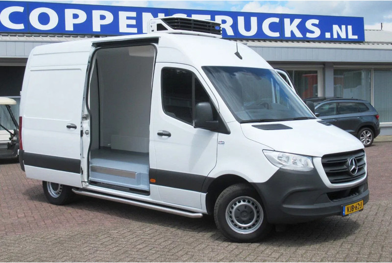 Mercedes-Benz Sprinter 316 CDI Koelen/Vriezen/ Verwarmen Carrier Xarios 350 + 220 volt nacht aansluiting - Dostavno vozilo hladnjača: slika 2 Mercedes-Benz Sprinter 316 CDI Koelen/Vriezen/ Verwarmen Carrier Xarios 350 + 220 volt nacht aansluiting - Dostavno vozilo hladnjača: slika 2