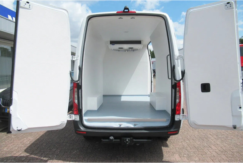 Mercedes-Benz Sprinter 316 CDI Koelen/Vriezen/ Verwarmen Carrier Xarios 350 + 220 volt nacht aansluiting - Dostavno vozilo hladnjača: slika 3 Mercedes-Benz Sprinter 316 CDI Koelen/Vriezen/ Verwarmen Carrier Xarios 350 + 220 volt nacht aansluiting - Dostavno vozilo hladnjača: slika 3