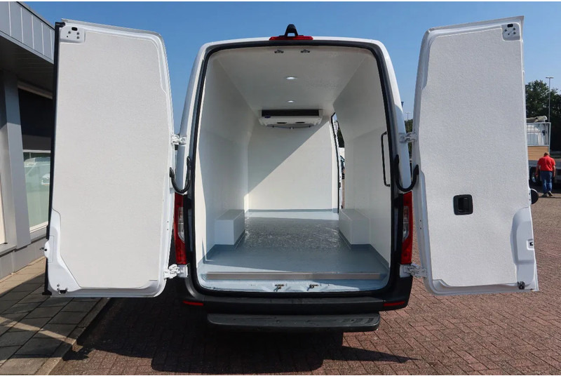 Mercedes-Benz Sprinter 317 Koel/Vries/Verwarmen met nachtaansluiting 220 volt. AUTOMAAT! - Dostavno vozilo hladnjača: slika 4 Mercedes-Benz Sprinter 317 Koel/Vries/Verwarmen met nachtaansluiting 220 volt. AUTOMAAT! - Dostavno vozilo hladnjača: slika 4
