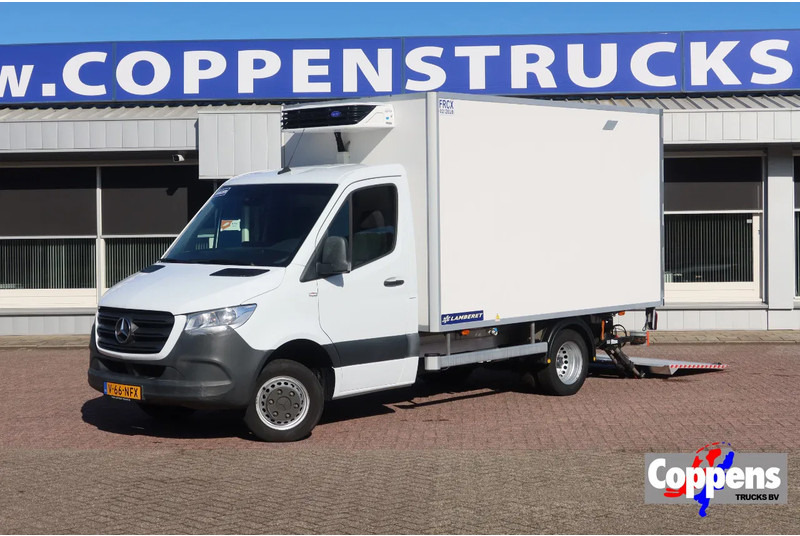 Mercedes-Benz Sprinter 516 CDI Koel/Vries + Dhollandia Klep 750 kg Carrier 300 Xarios Dag + nacht 220 Volt - Dostavno vozilo hladnjača: slika 1 Mercedes-Benz Sprinter 516 CDI Koel/Vries + Dhollandia Klep 750 kg Carrier 300 Xarios Dag + nacht 220 Volt - Dostavno vozilo hladnjača: slika 1