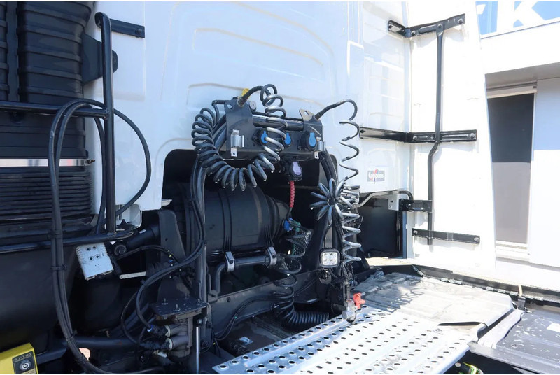 Volvo FH 460 Voith Retarder Standklima, Iparkcool - Tegljač: slika 4 Volvo FH 460 Voith Retarder Standklima, Iparkcool - Tegljač: slika 4