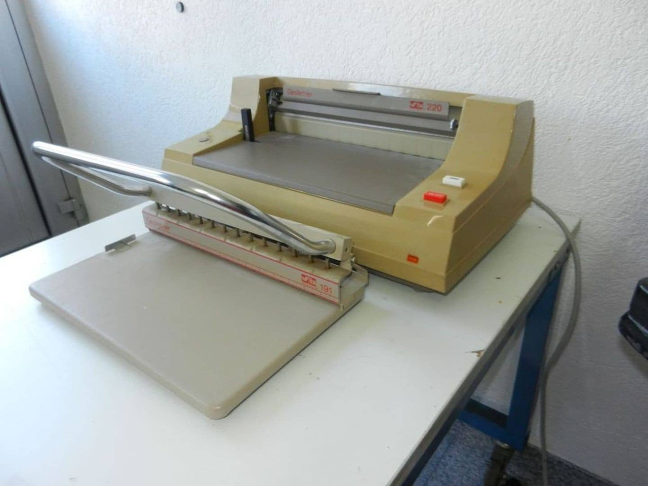 Gestetner 220 - Mašina za uvezivanje knjiga: slika 3 Gestetner 220 - Mašina za uvezivanje knjiga: slika 3
