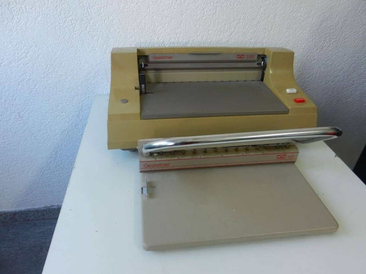 Gestetner 220 - Mašina za uvezivanje knjiga: slika 2 Gestetner 220 - Mašina za uvezivanje knjiga: slika 2