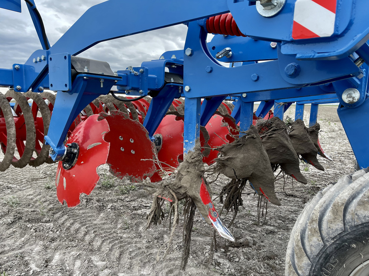 SOIL MASTER _DOMINANT SERIES TRAILED TYPE COMBINE TILLAGE MACHINE - Tanjirača: slika 4 SOIL MASTER _DOMINANT SERIES TRAILED TYPE COMBINE TILLAGE MACHINE - Tanjirača: slika 4