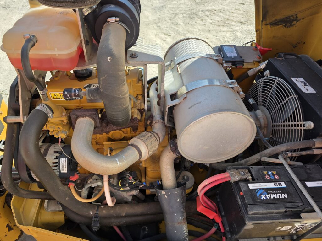 CAT CB24B - Valjak: slika 5 CAT CB24B - Valjak: slika 5