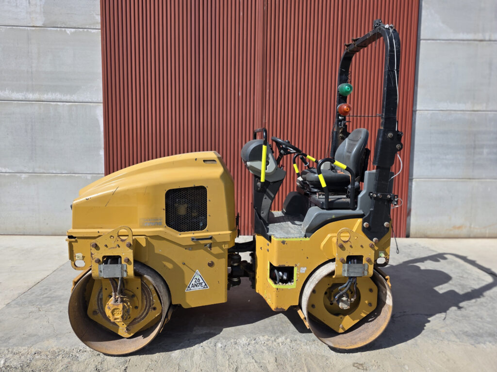 CAT CB24B - Valjak: slika 1 CAT CB24B - Valjak: slika 1
