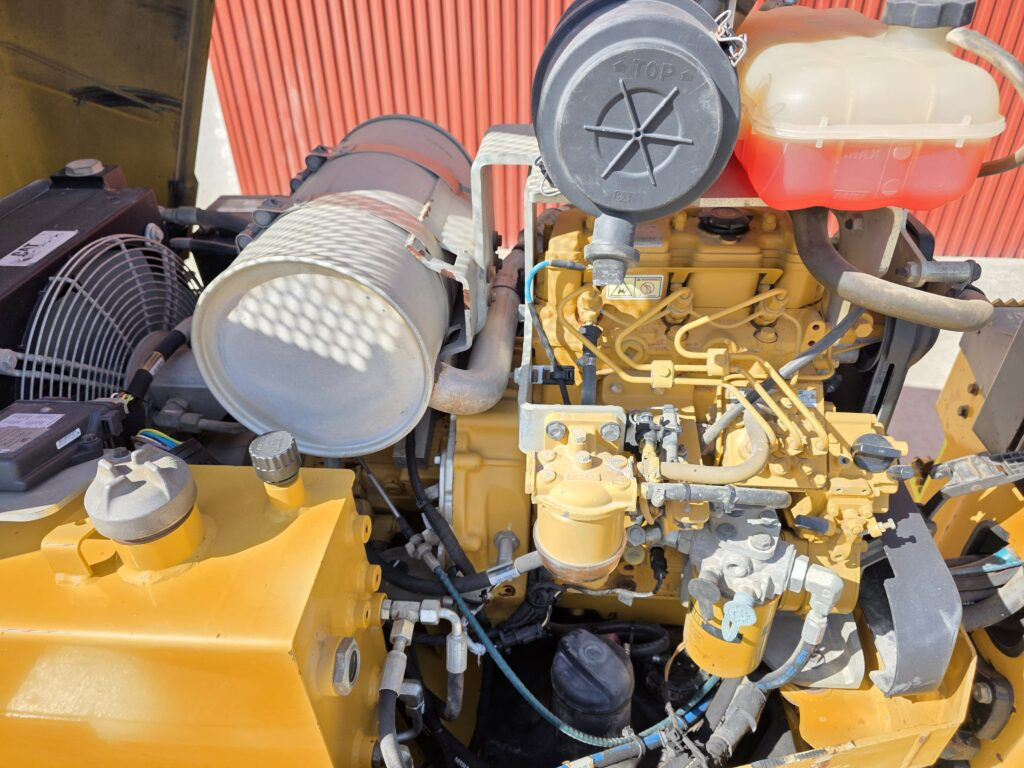 CAT CB24B - Valjak: slika 4 CAT CB24B - Valjak: slika 4