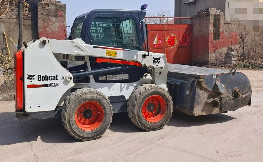 BOBCAT S550 - Mini utovarivač: slika 2 BOBCAT S550 - Mini utovarivač: slika 2