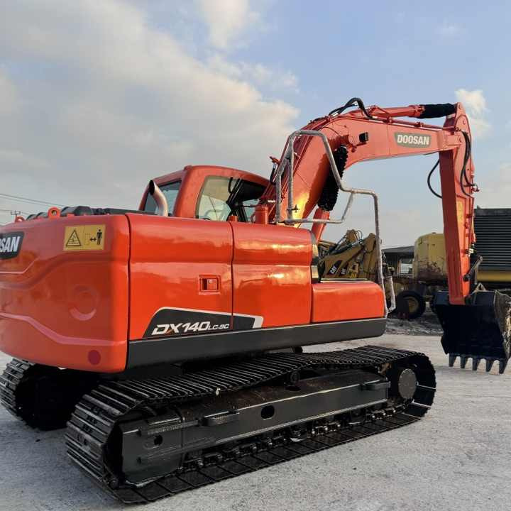 14 Ton Original Korea Used Doosan DX140LC-9c DX 140 150 225 300 Hydraulic Crawler Excavators in Good Condition Doosan140 - Bager: slika 2 14 Ton Original Korea Used Doosan DX140LC-9c DX 140 150 225 300 Hydraulic Crawler Excavators in Good Condition Doosan140 - Bager: slika 2