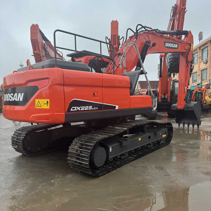 22 Tons Excavator Original Doosan Dx225LCA Crawler Digger Secondhand Used Good Condition Doosan Hydraulic Excavator on Sale - Bager guseničar: slika 1 22 Tons Excavator Original Doosan Dx225LCA Crawler Digger Secondhand Used Good Condition Doosan Hydraulic Excavator on Sale - Bager guseničar: slika 1