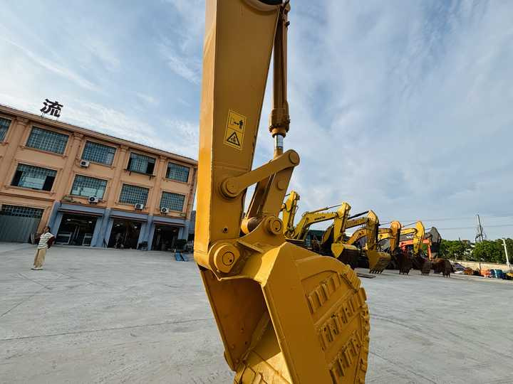 25ton Used Crawler Excavator Cat 325b,Second Hand Tracked Excavator Caterpillar 325bl With Best Price In Shanghai - Bager guseničar: slika 5 25ton Used Crawler Excavator Cat 325b,Second Hand Tracked Excavator Caterpillar 325bl With Best Price In Shanghai - Bager guseničar: slika 5