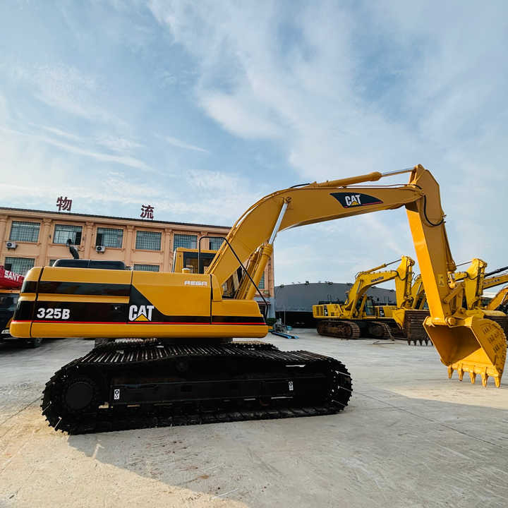25ton Used Crawler Excavator Cat 325b,Second Hand Tracked Excavator Caterpillar 325bl With Best Price In Shanghai - Bager guseničar: slika 1 25ton Used Crawler Excavator Cat 325b,Second Hand Tracked Excavator Caterpillar 325bl With Best Price In Shanghai - Bager guseničar: slika 1