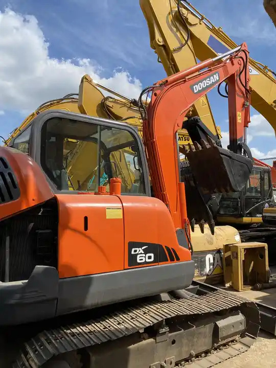 6tons doosan excavator used dx60 dh60 dx55 dh55 mini excavator free shipping - Bager guseničar: slika 3 6tons doosan excavator used dx60 dh60 dx55 dh55 mini excavator free shipping - Bager guseničar: slika 3
