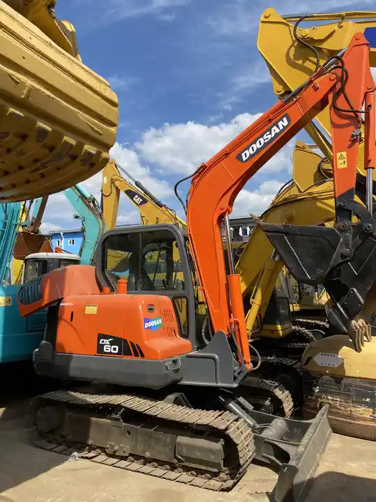 6tons doosan excavator used dx60 dh60 dx55 dh55 mini excavator free shipping - Bager guseničar: slika 5 6tons doosan excavator used dx60 dh60 dx55 dh55 mini excavator free shipping - Bager guseničar: slika 5