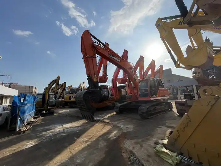 90% new and low hours used excavators Doosan DX300LC second hand excavators 30tons excavator new arrivedd in stock for sale - Bager: slika 3 90% new and low hours used excavators Doosan DX300LC second hand excavators 30tons excavator new arrivedd in stock for sale - Bager: slika 3