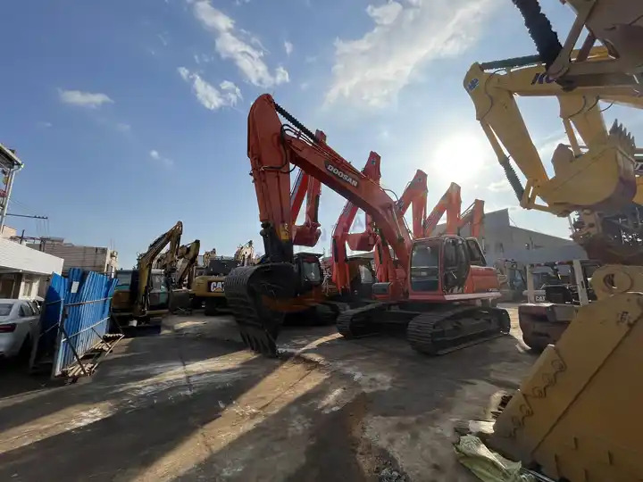 90% new and low hours used excavators Doosan DX300LC second hand excavators 30tons excavator new arrivedd in stock for sale - Bager: slika 4 90% new and low hours used excavators Doosan DX300LC second hand excavators 30tons excavator new arrivedd in stock for sale - Bager: slika 4
