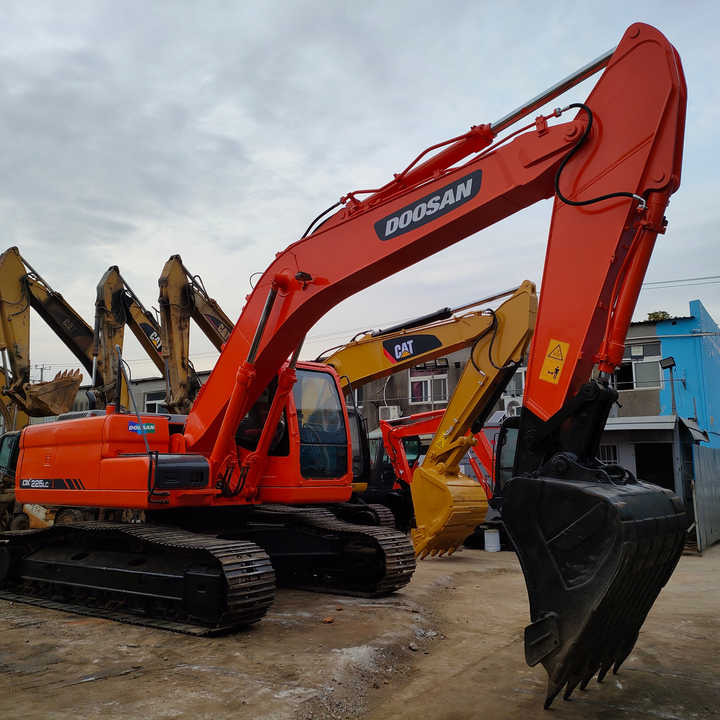Best Selling DOOSAN excavator machine construction used machinery equipment dx225 DX60 DX70 DH60 DH220 used excavator low price - Bager: slika 1 Best Selling DOOSAN excavator machine construction used machinery equipment dx225 DX60 DX70 DH60 DH220 used excavator low price - Bager: slika 1