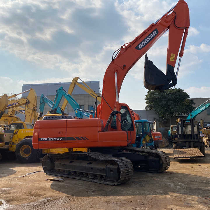 Best Selling DOOSAN excavator machine construction used machinery equipment dx225 DX60 DX70 DH60 DH220 used excavators in stock - Bager: slika 1 Best Selling DOOSAN excavator machine construction used machinery equipment dx225 DX60 DX70 DH60 DH220 used excavators in stock - Bager: slika 1